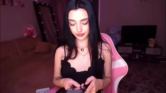 Image 3 of princessamira1 Stream on Chaturbate on 29 days ago