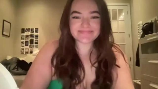 Image 3 of princessclaire555 Stream on Chaturbate on 13 months ago