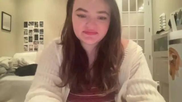 Image 2 of princessclaire555 Stream on Chaturbate on 14 months ago