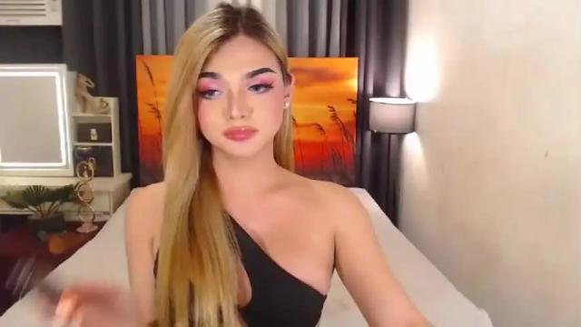 Image 7 of princesshugecumontop Stream on Chaturbate on 15 months ago