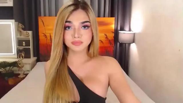 Image 8 of princesshugecumontop Stream on Chaturbate on 15 months ago