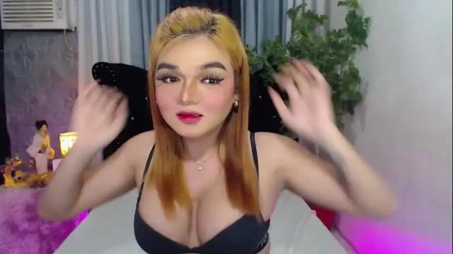 Image 3 of princesshugecumontop Stream on Chaturbate on 25 days ago