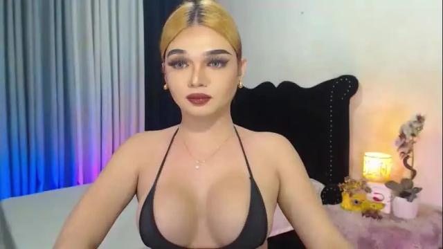 Image 2 of princesshugecumontop Stream on Chaturbate on 22 days ago