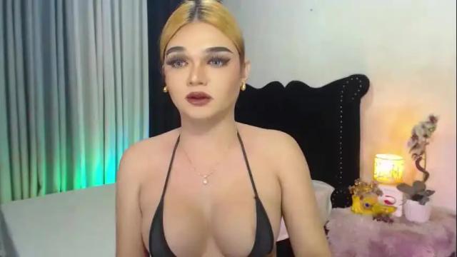 Image 8 of princesshugecumontop Stream on Chaturbate on 22 days ago