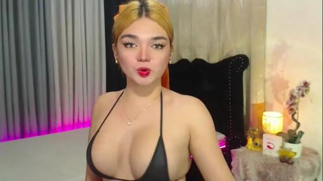 Image 3 of princesshugecumontop Stream on Chaturbate on 17 days ago