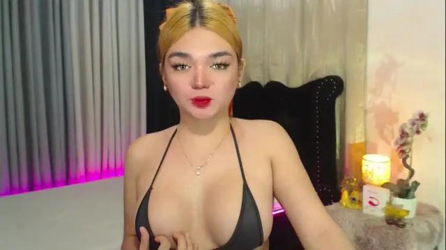 Image 4 of princesshugecumontop Stream on Chaturbate on 17 days ago