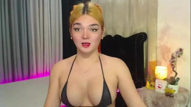 Image 8 of princesshugecumontop Stream on Chaturbate on 17 days ago