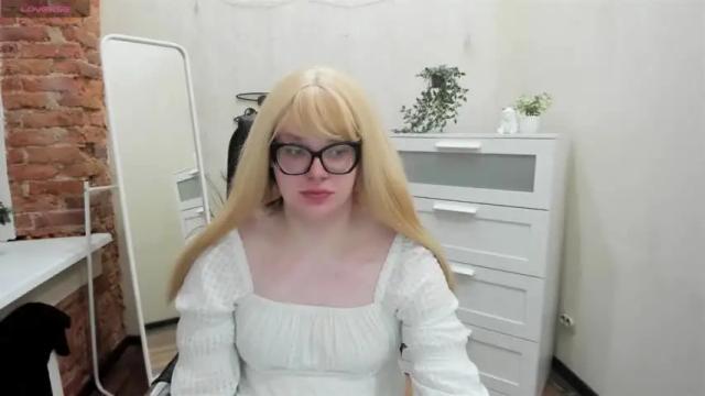 Image 3 of princessporsche Stream on Chaturbate on 16 months ago