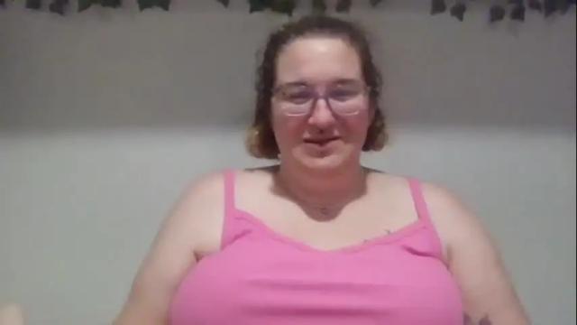 Image 2 of princessshellx Stream on Chaturbate on 2 months ago
