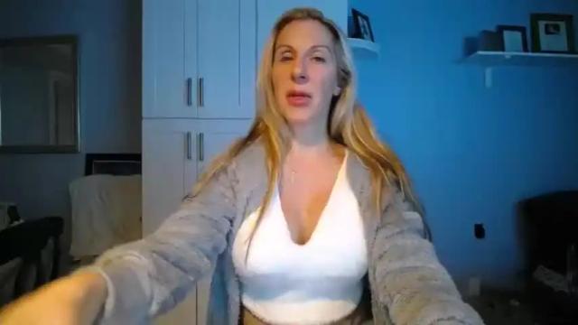 Image 11 of principessanewyork Stream on Chaturbate on 18 months ago