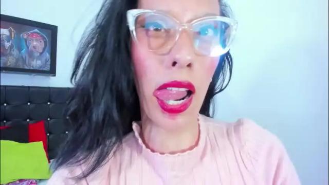 Image 10 of priscilasmiith25 Stream on Chaturbate on 4 months ago