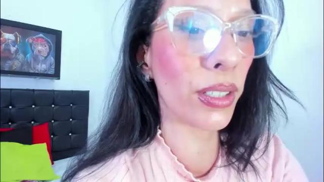 Image 4 of priscilasmiith25 Stream on Chaturbate on 4 months ago