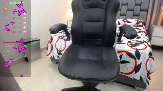 Image 11 of priyankanirali Stream on Chaturbate on 15 months ago