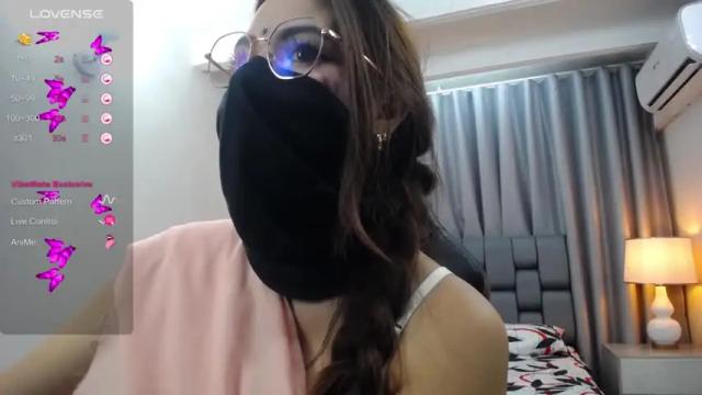 Image 4 of priyankanirali Stream on Chaturbate on 15 months ago