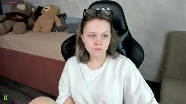 Image 2 of prrincess__jasmine Stream on Chaturbate on 13 days ago