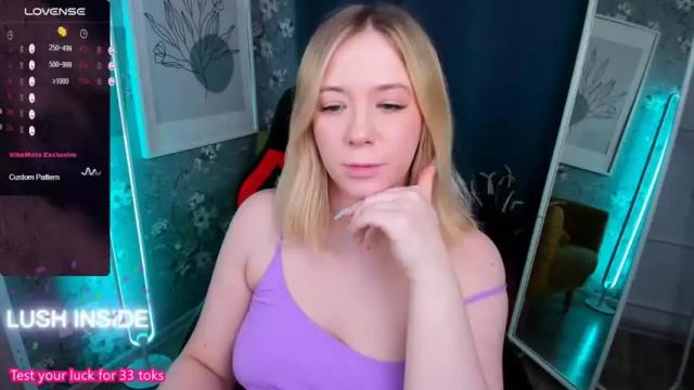Image 4 of pure_flower_alison Stream on Chaturbate on 13 months ago
