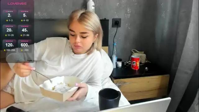 Image 4 of purebeautie Stream on Chaturbate on 1 month ago