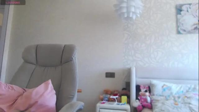 Image 2 of pureshinemarina Stream on Chaturbate on 2 days ago