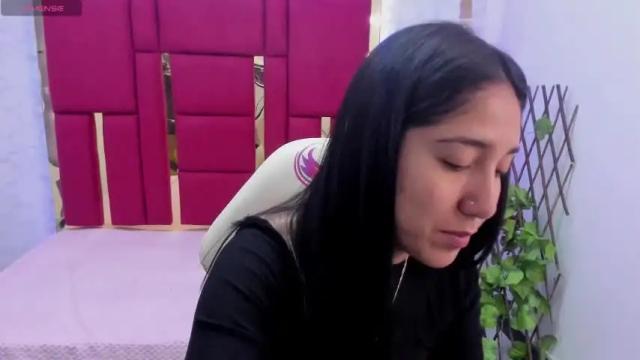 Image 2 of purple_maddie Stream on Chaturbate on 12 months ago