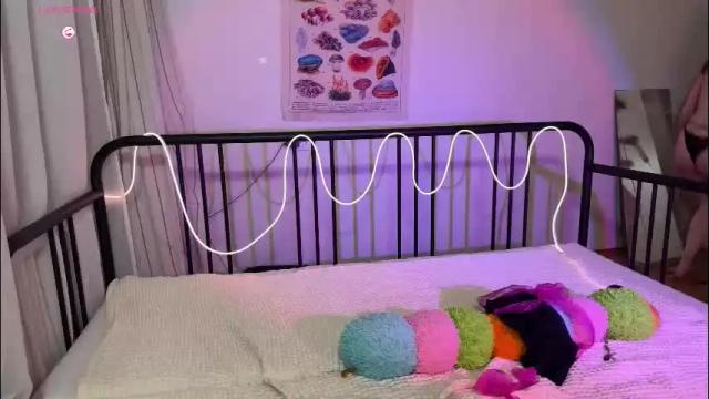 Image 3 of purplebeawer Stream on Chaturbate on 2 months ago