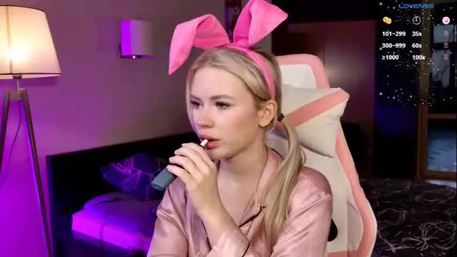 Image 3 of purr_meow Stream on Chaturbate on 1 month ago