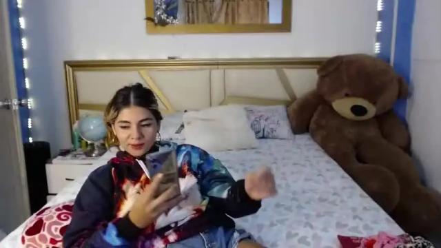 Image 8 of purrfectpetals Stream on Chaturbate on 15 months ago