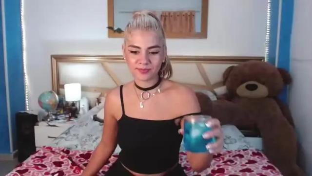 Image 8 of purrfectpetals Stream on Chaturbate on 15 months ago