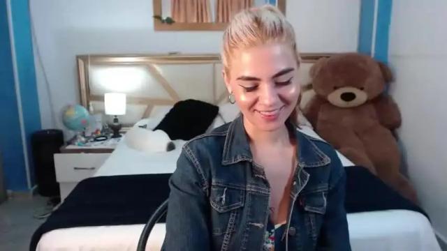 Image 6 of purrfectpetals Stream on Chaturbate on 13 months ago