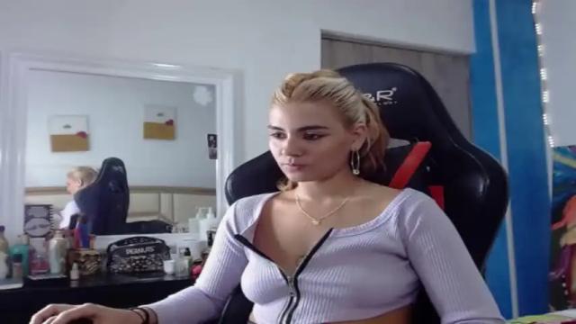 Image 7 of purrfectpetals Stream on Chaturbate on 13 months ago