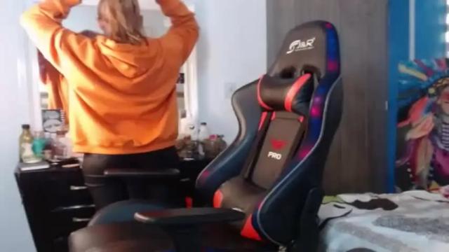 Image 6 of purrfectpetals Stream on Chaturbate on 12 months ago