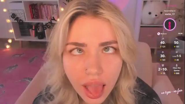 Image 4 of pussy_kattt Stream on Chaturbate on 1 month ago