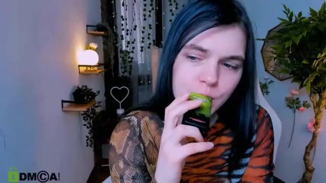 Image 3 of pussysaurus_ Stream on Chaturbate on 12 months ago