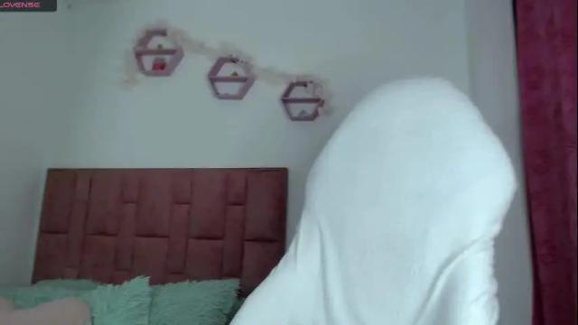 Image 2 of q_helen Stream on Chaturbate on 24 days ago