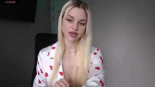 Image 10 of qeeensgambit Stream on Chaturbate on 14 months ago