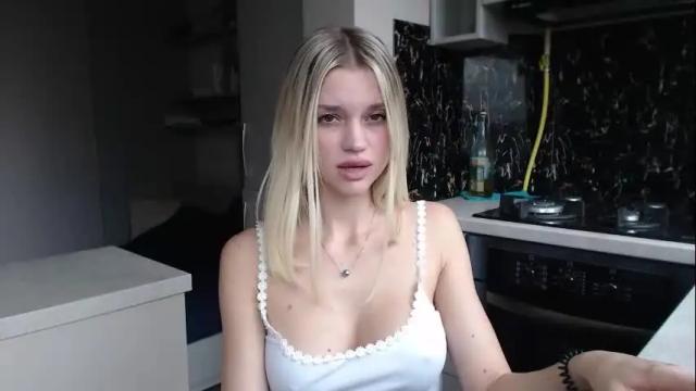 Image 8 of qeeensgambit Stream on Chaturbate on 1 month ago