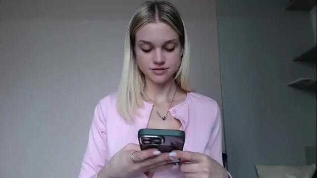 Image 4 of qeeensgambit Stream on Chaturbate on 1 month ago