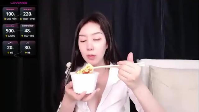 Image 3 of qianqian_ Stream on Chaturbate on 28 days ago