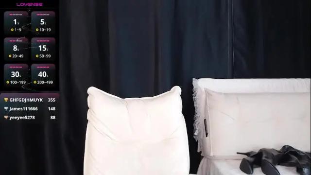 Image 4 of qianqian_ Stream on Chaturbate on 25 days ago