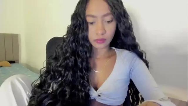 Image 2 of queen__ariel Stream on Chaturbate on 14 months ago