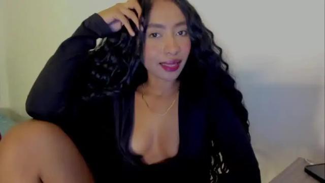 Image 3 of queen__ariel Stream on Chaturbate on 14 months ago