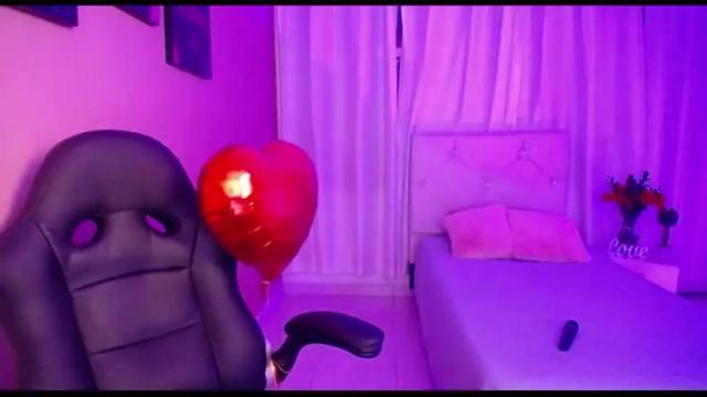 Image 2 of queen_andromeda Stream on Chaturbate on 15 months ago
