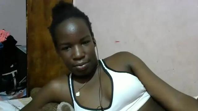 Image 2 of queen_darl Stream on Chaturbate on 13 months ago