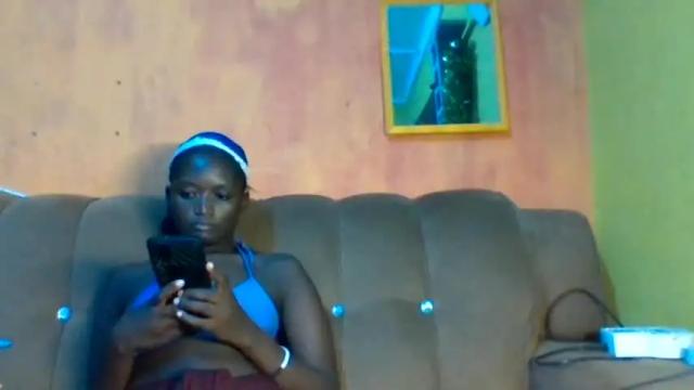 Image 11 of queen_isabellah Stream on Chaturbate on 14 months ago