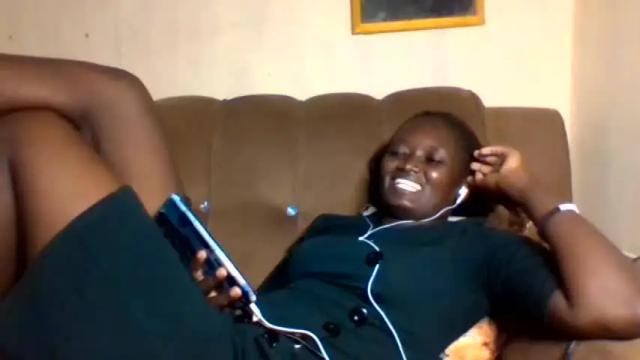 Image 4 of queen_isabellah Stream on Chaturbate on 13 months ago