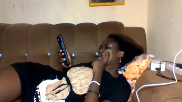 Image 4 of queen_isabellah Stream on Chaturbate on 12 months ago