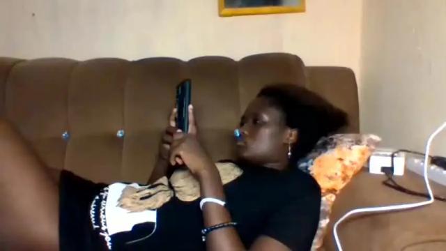 Image 6 of queen_isabellah Stream on Chaturbate on 12 months ago