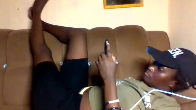 Image 12 of queen_isabellah Stream on Chaturbate on 12 months ago