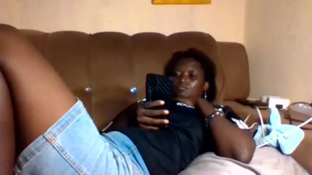 Image 3 of queen_isabellah Stream on Chaturbate on 12 months ago