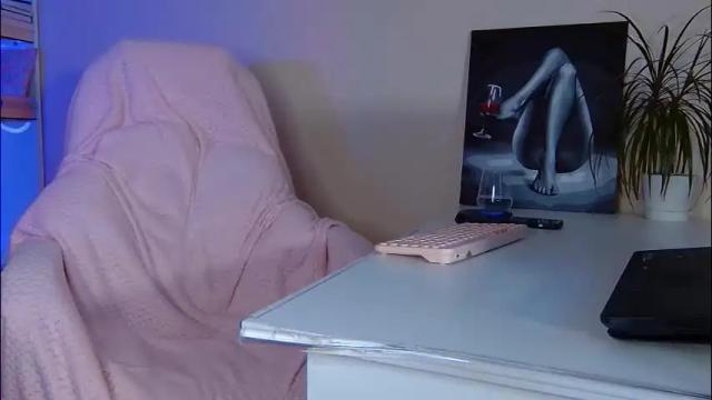 Image 12 of queen_jules Stream on Chaturbate on 4 days ago