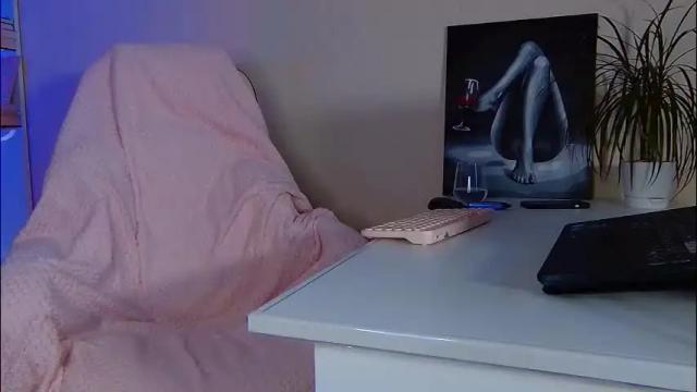 Image 8 of queen_jules Stream on Chaturbate on 1 month ago